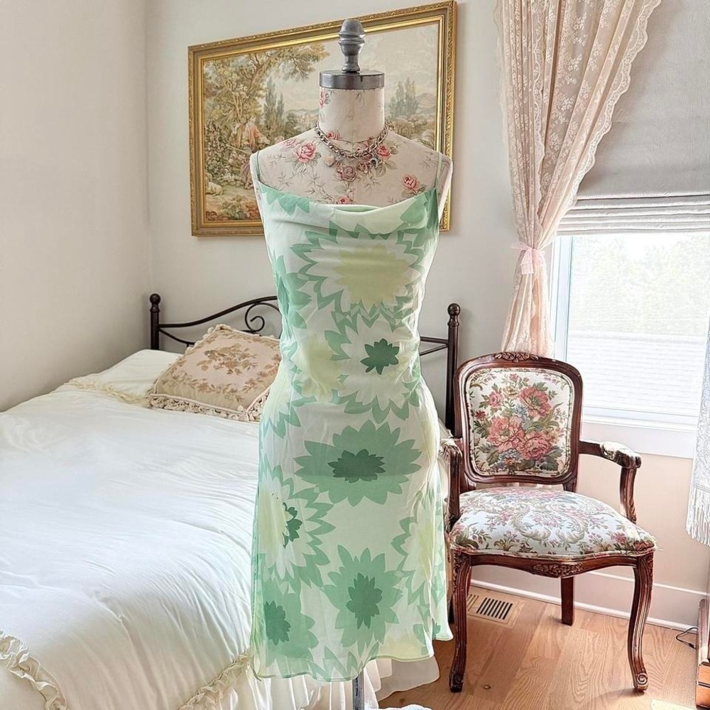 green floral dress  Y2K express‎ size one green floral midi dress